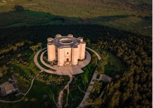 IL MISTERO DI CASTEL DEL MONTE: SOGLIA DEI FEDELI D’AMORE