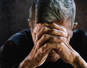 Un anziano, non può aver paura di uscire di casa