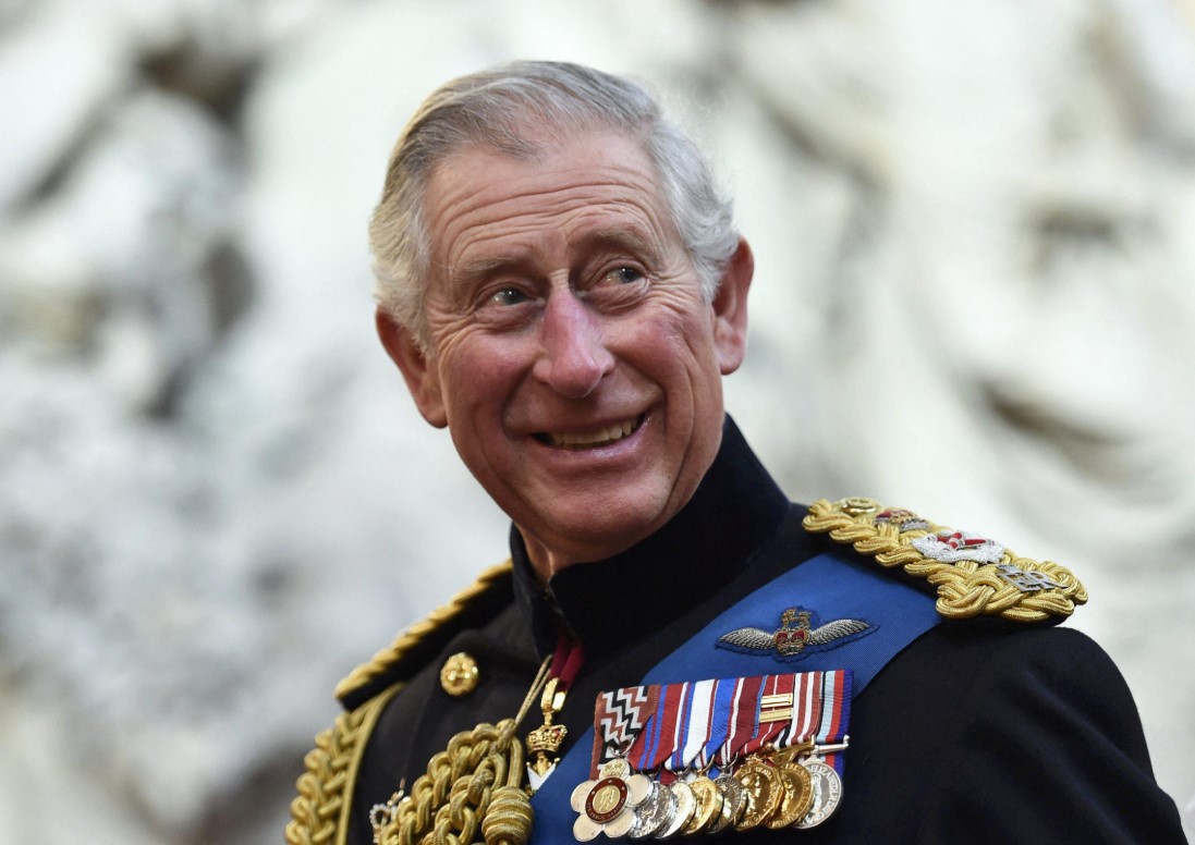 LE SIRENE DI CARLO III E PAPA LEONE XIV