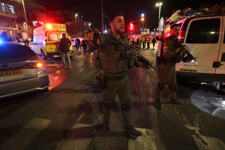GERUSALEMME SOTTO ATTACCO, 7 MORTI.