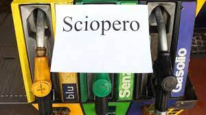 I BENZINAI DANNO FUOCO AL GOVERNO
