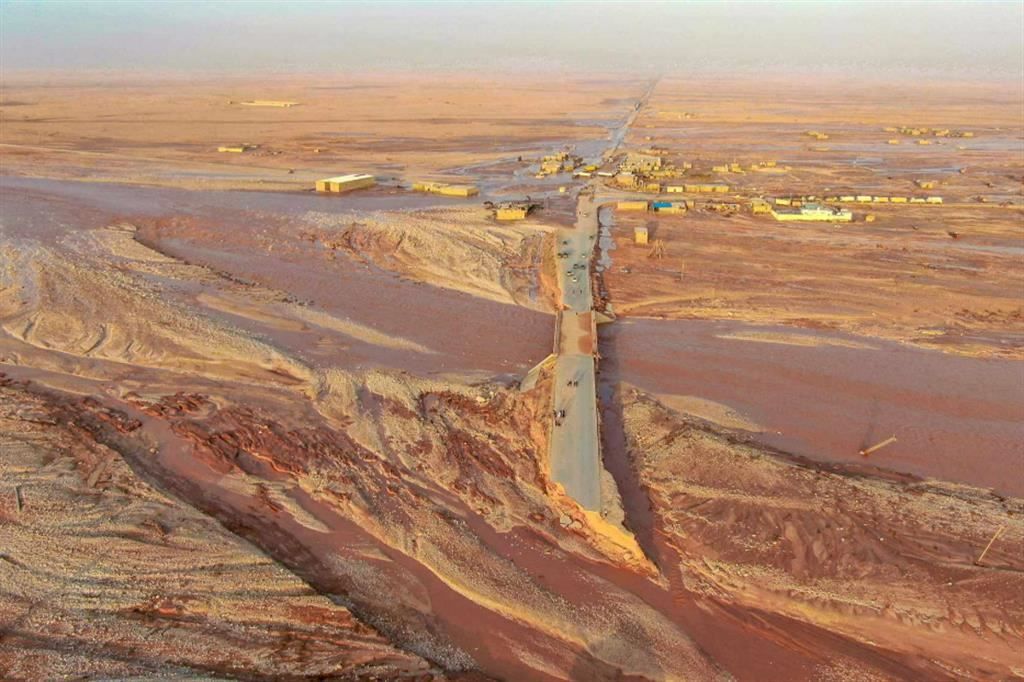 general-view-of-flood-16601998-6501b9a758385