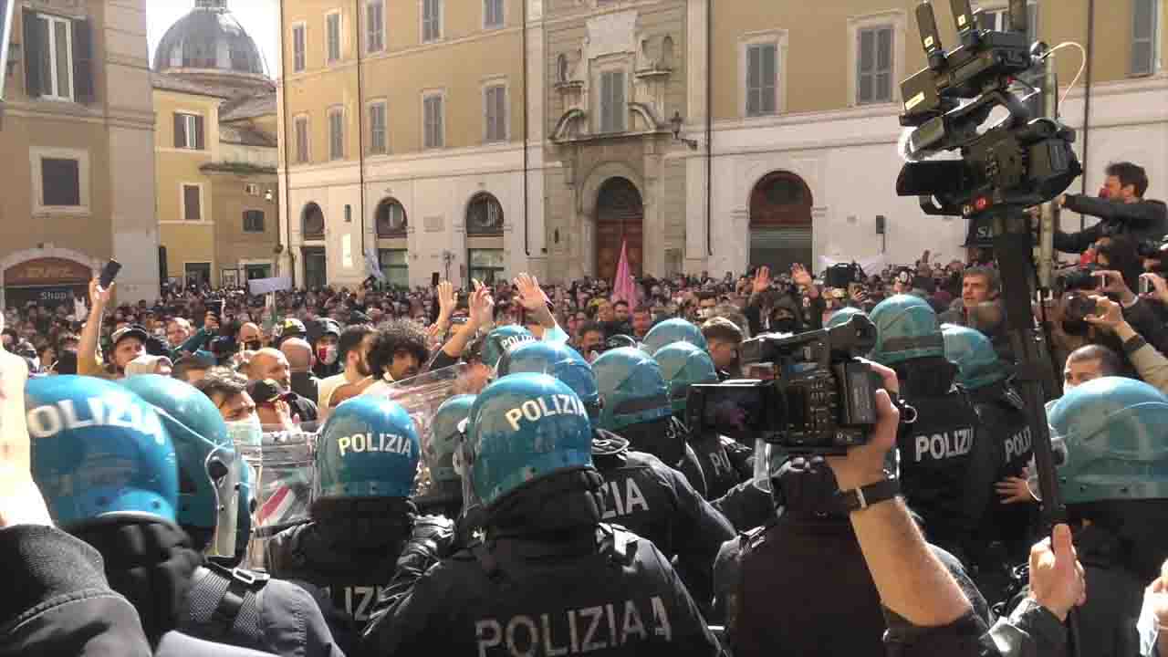 manifestazione-montecitorio-infiltrati-manifestazione-meteoweek.com-1280_2