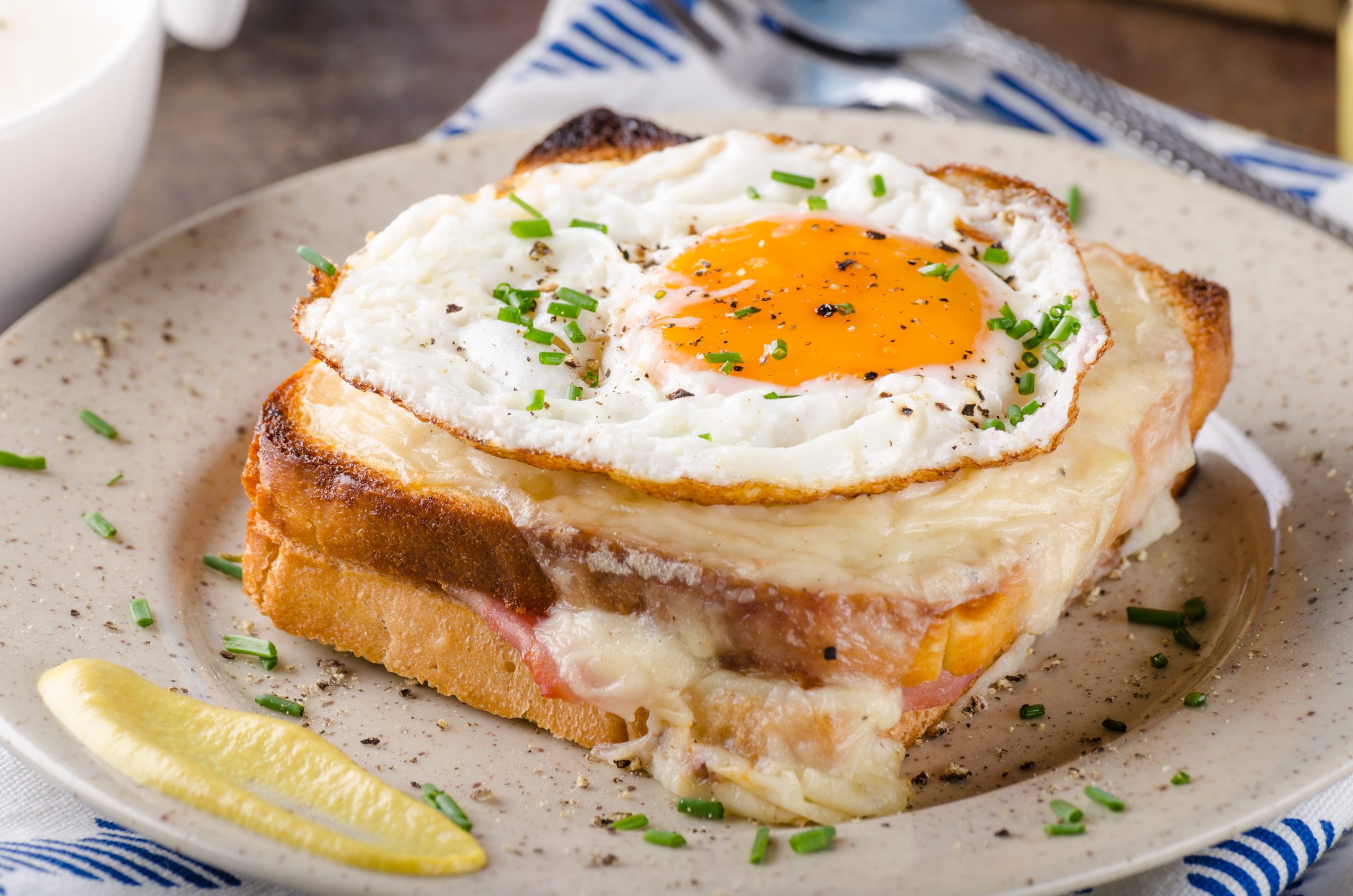 croque-monsieur-stora-preparazione-varianti-946436419