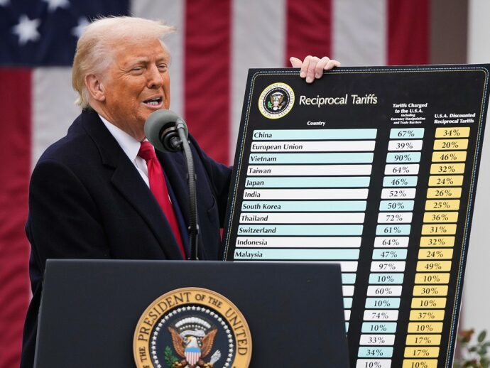 donald-trump-dazi-690x518-1-2559665465