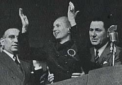EVITA_PERON_SALUTA