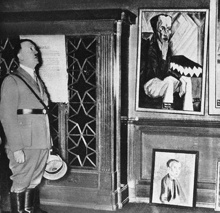 Hitler visita la mostra di Arte Degenerata