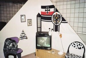 Lo stato dell’arte Triangular Stories, 2012, mixed media, various dimensions, Photo: Inga Selck, Courtesy of Henrike Naumann and KOW Berlin