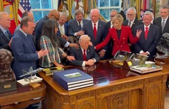 Dietro la benedizione evangelica di Trump benedizione evangelica di Trump