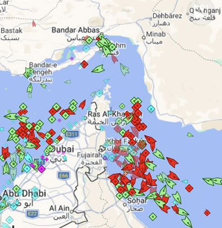 cargo-petroliere-hormuz Mappa dei cargo e delle petroliere alla fonda davanti a Hormuz