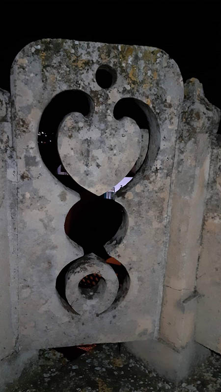 Dettaglio dei fregi della torre campanaria