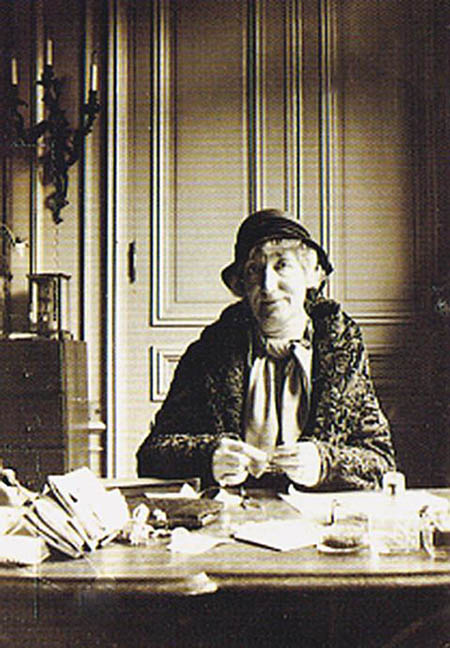 Jeanne Boivin - ph https://thejewelryloupe.com/femme-metal-women-who-paved-the-way-for-todays-jewelry-designers/jeanne-boivin-in-her-office-avenue-de-lopera-paris/