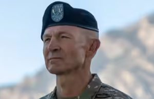 Licenziato il Capo di Stato Maggiore dell’Esercito Randy George Randy George