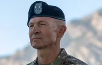 Licenziato il Capo di Stato Maggiore dell’Esercito Randy George Randy George