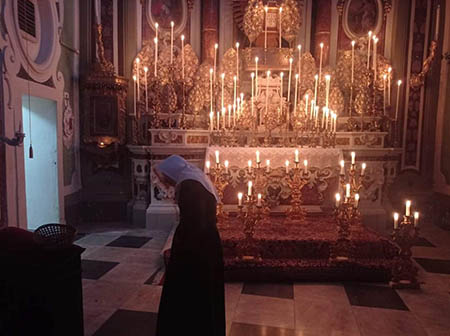 Suor Carmela e la “Macchina delle Ore” del Giovedì Santo