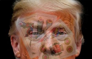Trump gioca contemporaneamente con quattro briscole Trump gioca contemporaneamente con quattro briscole