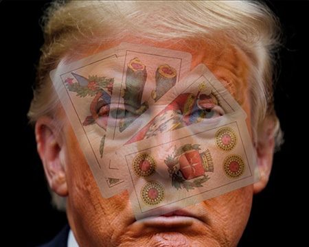Trump gioca contemporaneamente con quattro briscole Trump gioca contemporaneamente con quattro briscole
