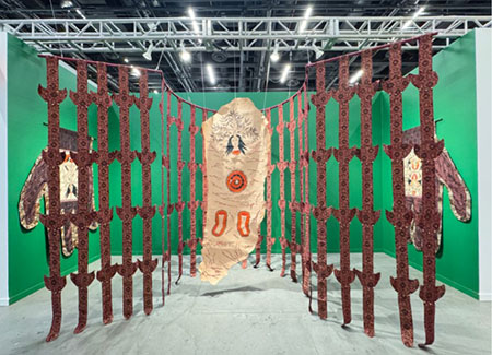 Vortex in the Land of Liberation” di Citra Sasmita presentato da Yeo Workshop a Frieze - https://observer.com/2025/05/frieze-nada-new-york-2025-sales-highlights-recap/
