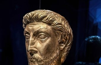 Lo stato dell’arte – I busti aurei degli imperatori romani Busto aureo di Marco Aurelio conservato presso il Museo Romano di Avenches - https://it.wikipedia.org/wiki/File:Buste_en_or_de_Marc_Aur%C3%A8le_-_Visage.jpg
