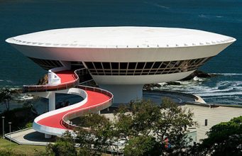 Lo stato dell’arte – La crisi delle gallerie Contemporary Art Museum in Niterói City Brazil by Oscar Niemeyer