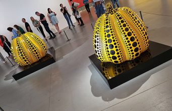 Lo stato dell’arte – Il Giappone dove l’impresa diventa cultura Artwork by Yayoi Kusama (CCA-Share Alike 3) - ph https://commons.wikimedia.org/wiki/Main_Page