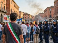 Il piromane con la fascia tricolore Il piromane con la fascia tricolore