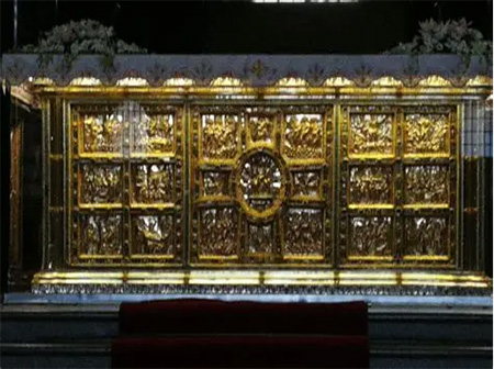 Altare d’oro della Basilica di Sant'Ambrogio a Milano - ph https://commons.wikimedia.org/wiki/Main_Page