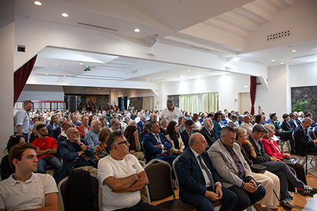 Convegno Faggin - Il folto pubblico presente presso la Sala Maestrale del Catania International Airport Hotel. Credits: Valter Speciale
