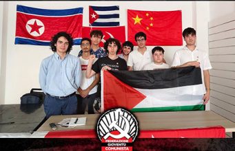 Federazione Gioventù Comunista: nella foto ufficiale manca tricolore Federazione Gioventù Comunista