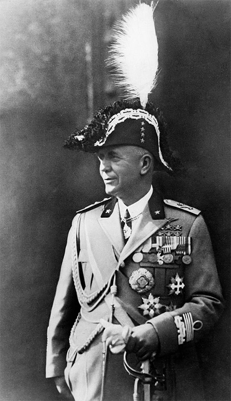 Pietro Badoglio (Grazzano, poi Grazzano Badoglio, Asti, 1871-1956), marchese del Sabotino, Duca di Addis Abeba, Capo di Stato Maggiore Generale, Capo del governo (25 luglio 1943-18 giugno 1944). È tra i protagonisti più discussi della storia d'Italia. 